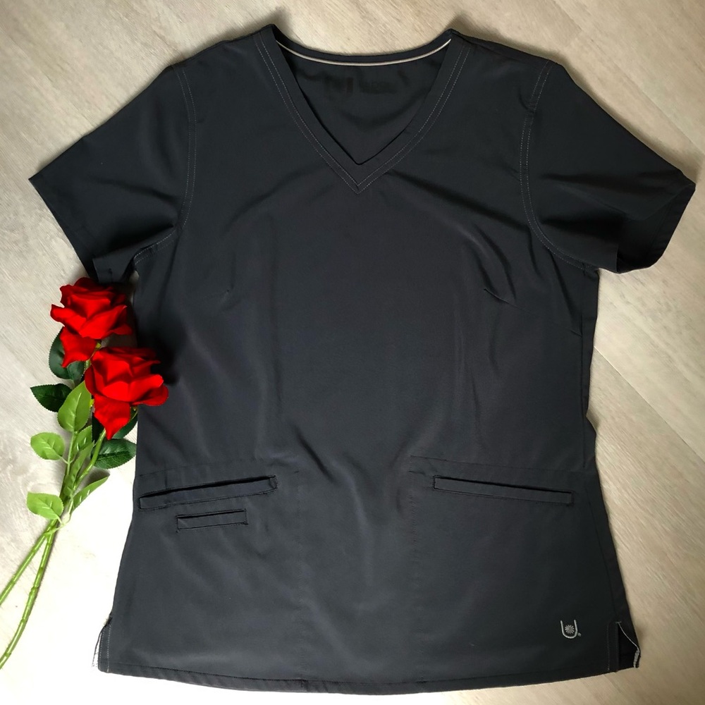 Urbane Performance Grey 3 Pocket Stretch Scrub Top Medium
